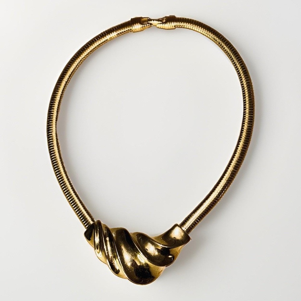 Vintage Trifari Gold Tone Omega Chain Choker Collar Necklace Ribbon Swirl Slide